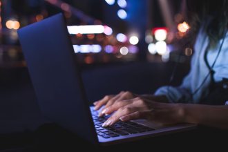 Transações Eletrônicas e Curso de Direito Digital: Navegando no Mundo das Transações Digitais