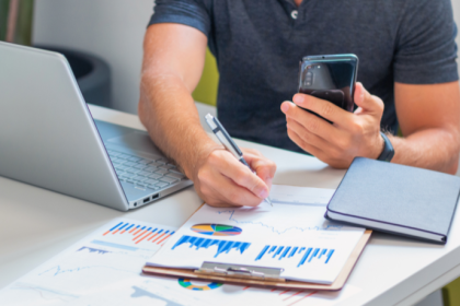Rodrigo Balassiano apresenta estratégias eficazes para prevenir fraudes em fundos com alto volume operacional, unindo tecnologia e governança.