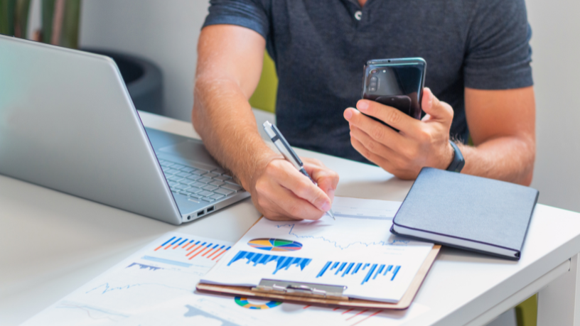 Rodrigo Balassiano apresenta estratégias eficazes para prevenir fraudes em fundos com alto volume operacional, unindo tecnologia e governança.