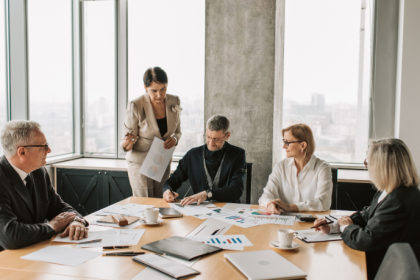 Como avaliar relatórios de impacto de ONGs com rigor e clareza, segundo a visão de Sérgio Bento De Araújo.