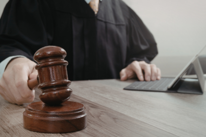 Decisão judicial reacende debate sobre limites profissionais na área da saúde