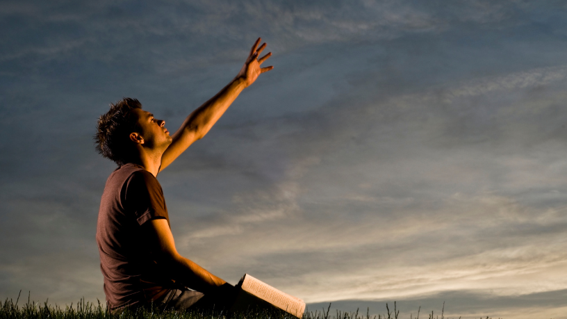 A vida sacramental revela a presença de Deus no cotidiano por meio de sinais concretos de graça. Jose Eduardo De Oliveira e Silva explica como os sacramentos fortalecem a caminhada cristã.